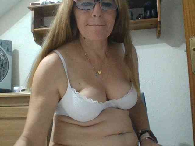 JuanitaWouti webcam