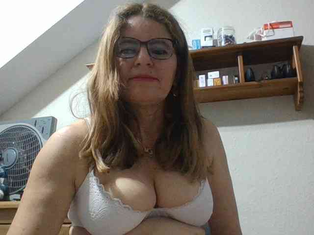 JuanitaWouti webcam