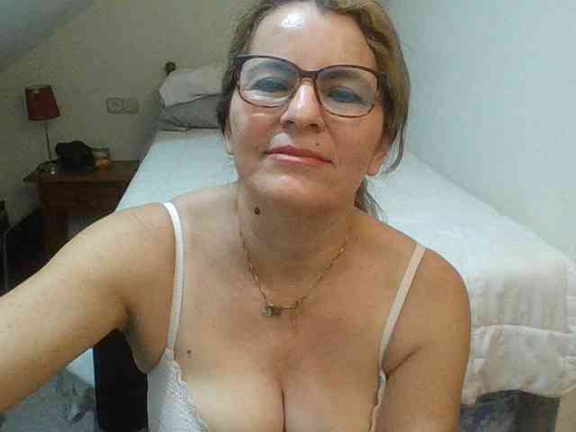JuanitaWouti webcam