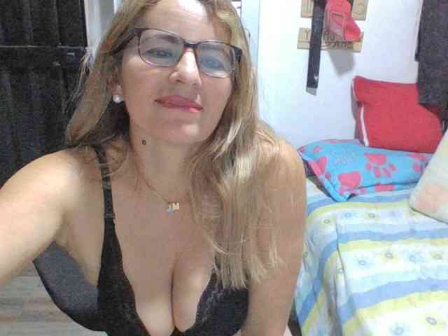 JuanitaWouti webcam