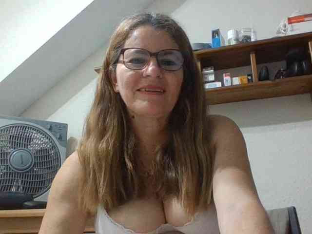 JuanitaWouti webcam