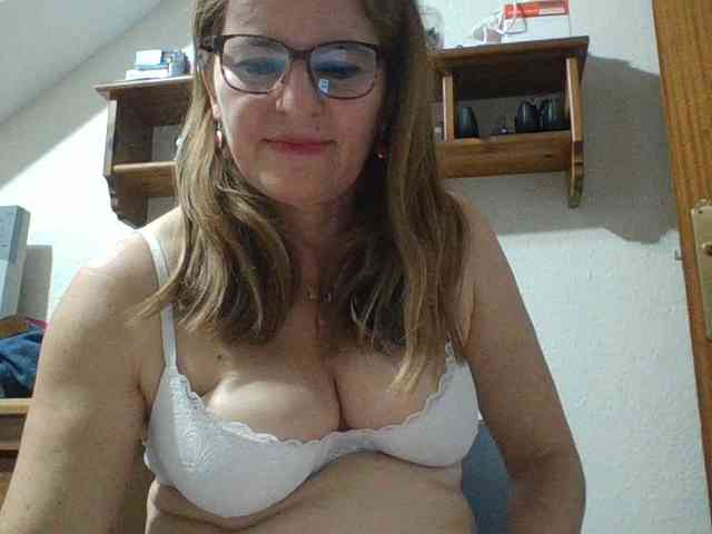 JuanitaWouti webcam