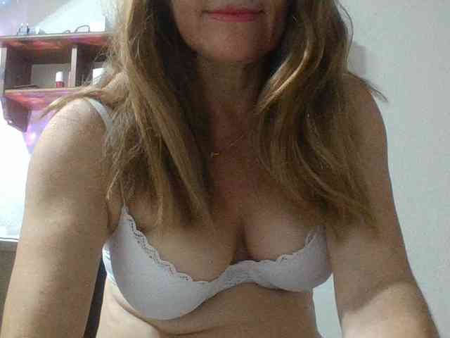 JuanitaWouti webcam