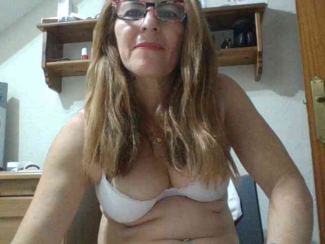 JuanitaWouti webcam
