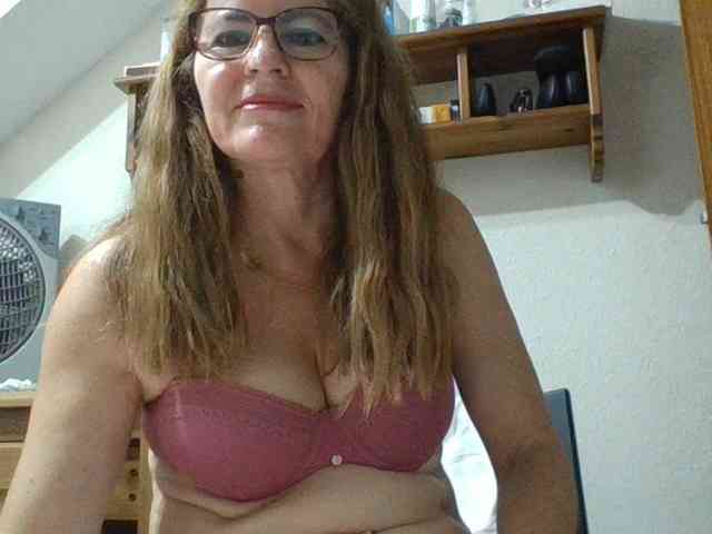 JuanitaWouti webcam