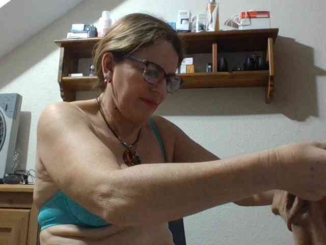 JuanitaWouti webcam