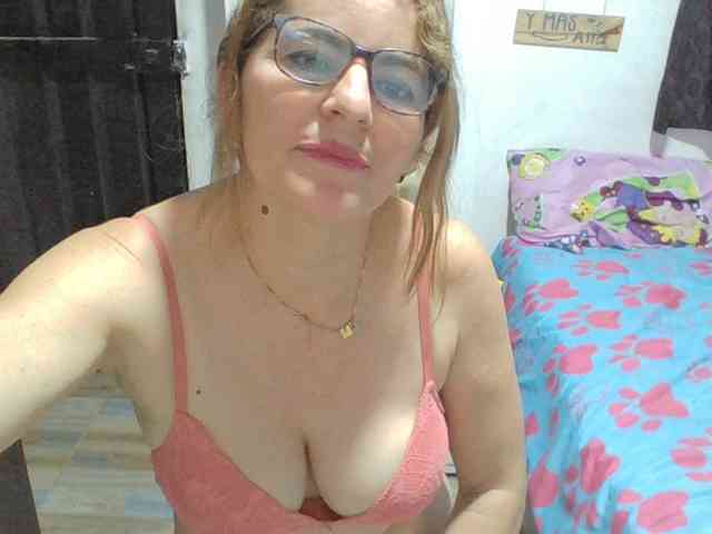 JuanitaWouti webcam