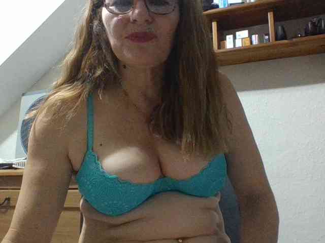 JuanitaWouti webcam