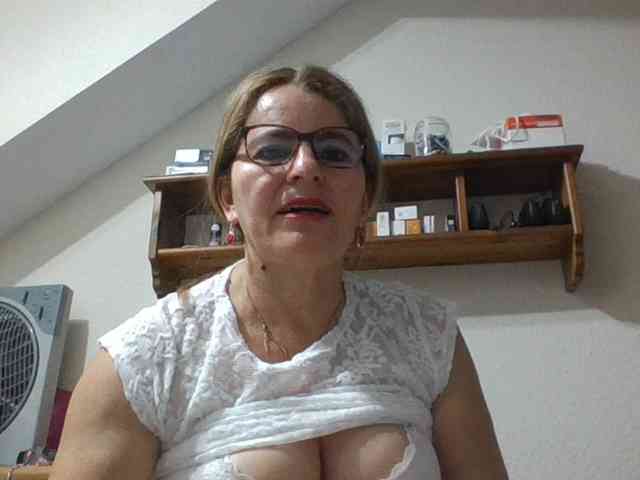 JuanitaWouti webcam