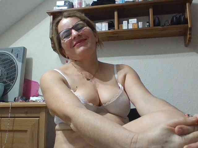 JuanitaWouti webcam