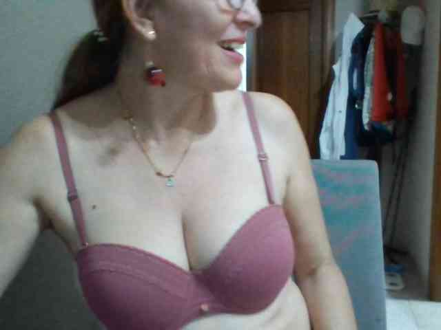 JuanitaWouti webcam