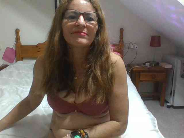 JuanitaWouti webcam
