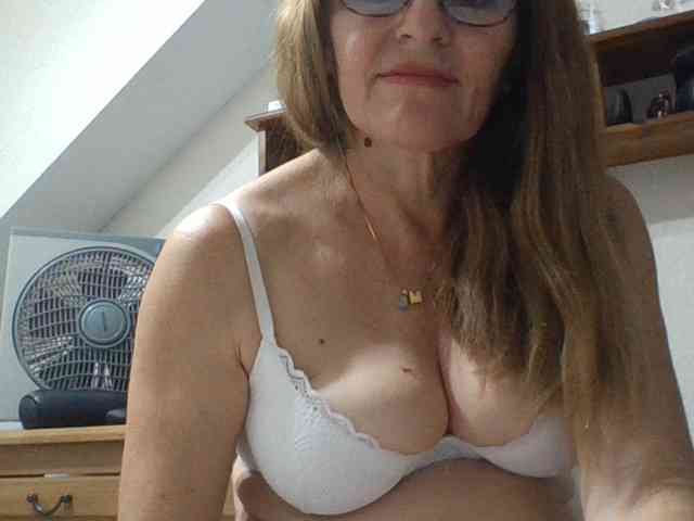 JuanitaWouti webcam
