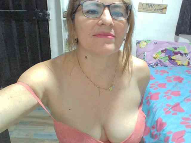 JuanitaWouti webcam
