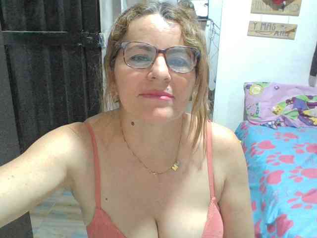 JuanitaWouti webcam