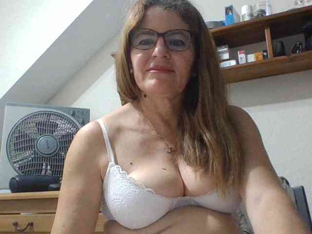 JuanitaWouti webcam