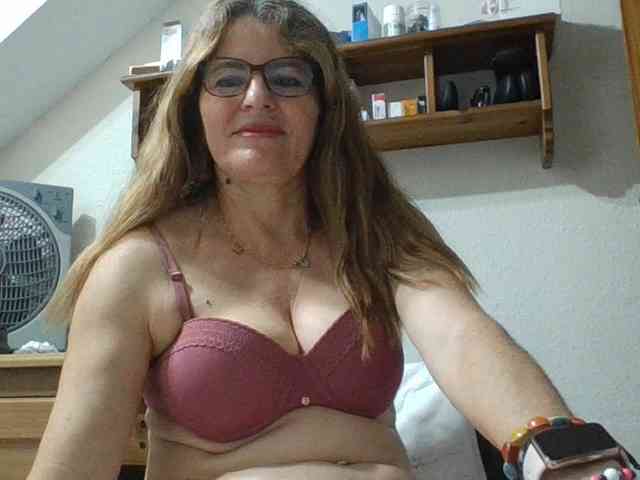 JuanitaWouti webcam