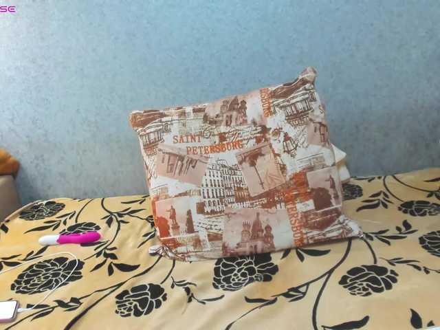 Red-hot-lips's BongaCams show and profile