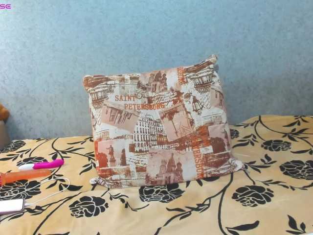 Red-hot-lips's BongaCams show and profile