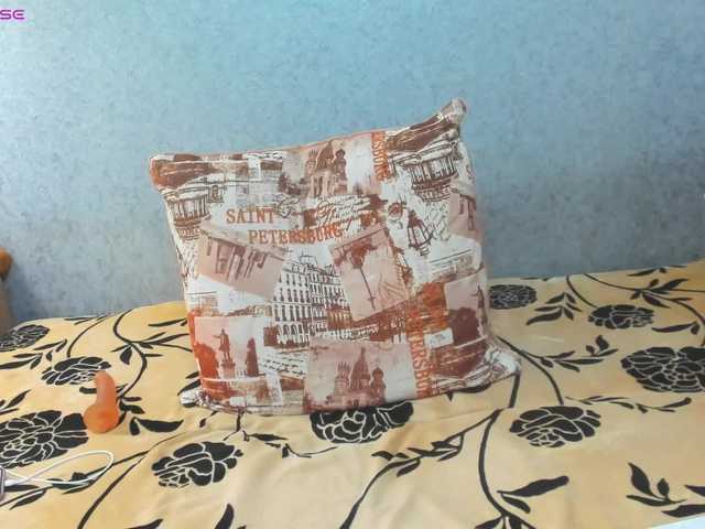 Red-hot-lips's BongaCams show and profile