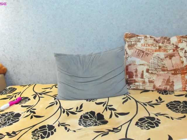 Red-hot-lips's BongaCams show and profile