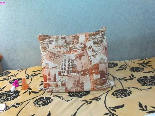 Red-hot-lips's BongaCams show and profile