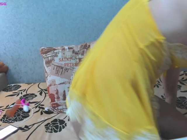 Red-hot-lips's BongaCams show and profile