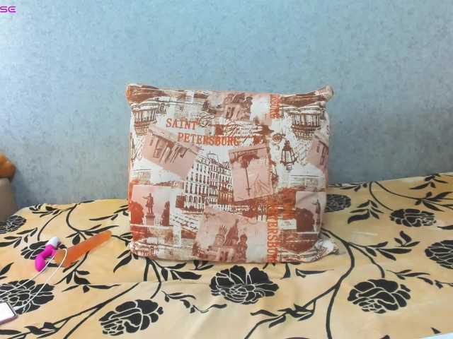 Red-hot-lips's BongaCams show and profile