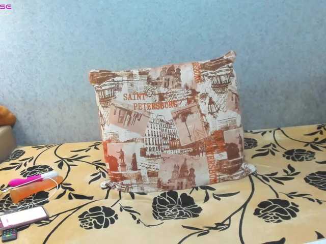 Red-hot-lips's BongaCams show and profile