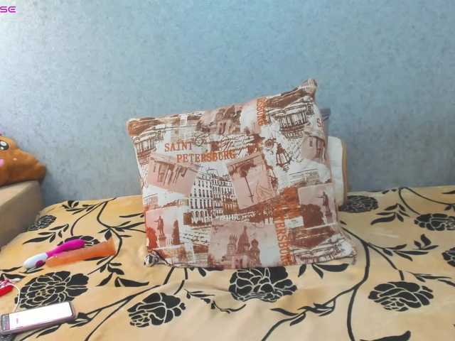 Red-hot-lips's BongaCams show and profile