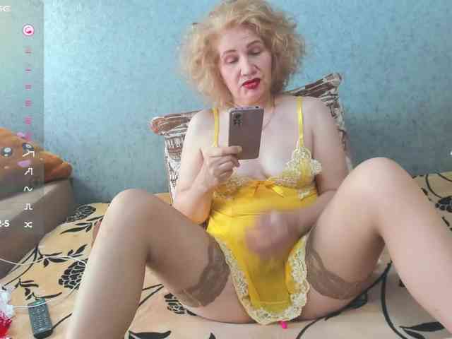 Red-hot-lips webcam