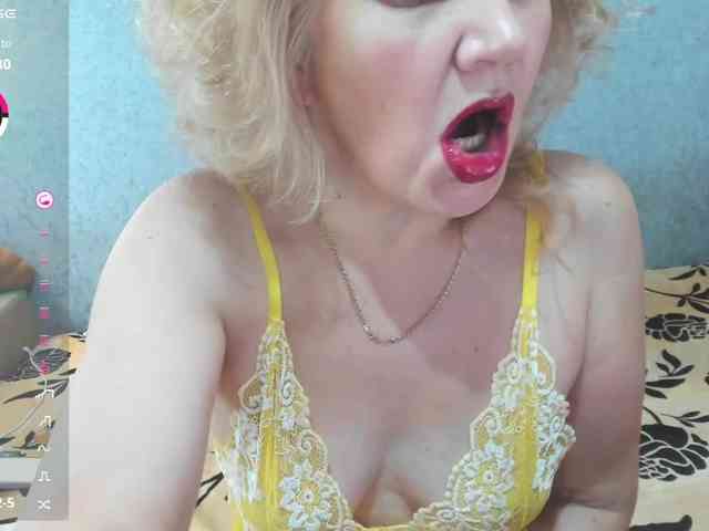 Red-hot-lips webcam