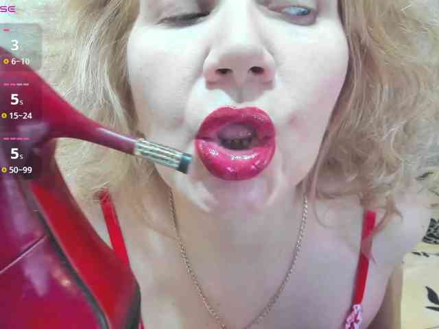 Red-hot-lips webcam