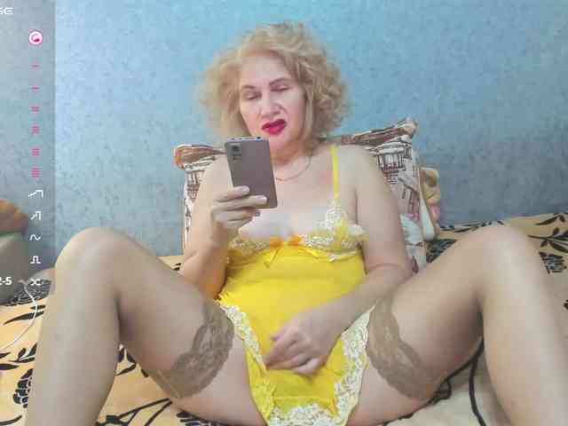 Red-hot-lips webcam