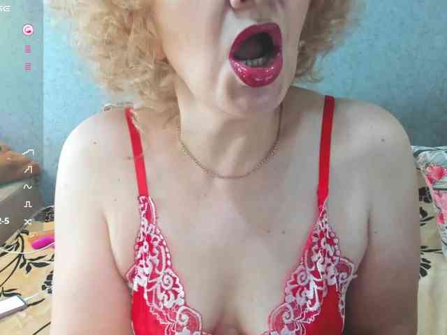 Red-hot-lips webcam