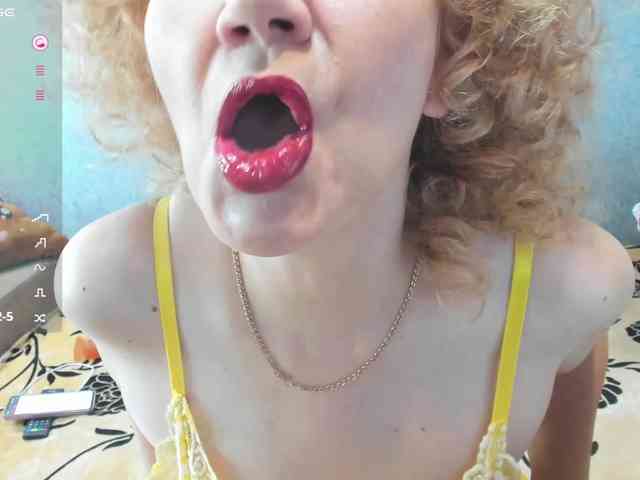 Red-hot-lips webcam