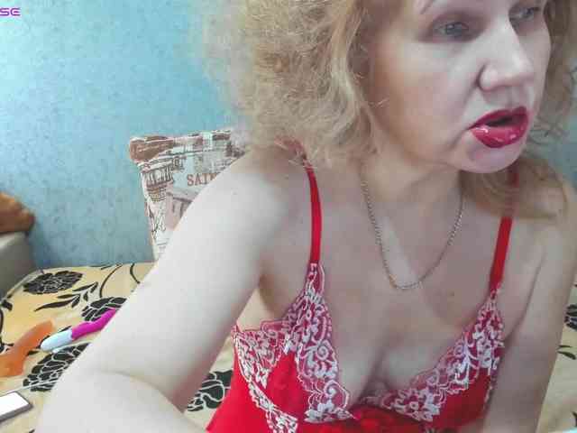 Red-hot-lips webcam