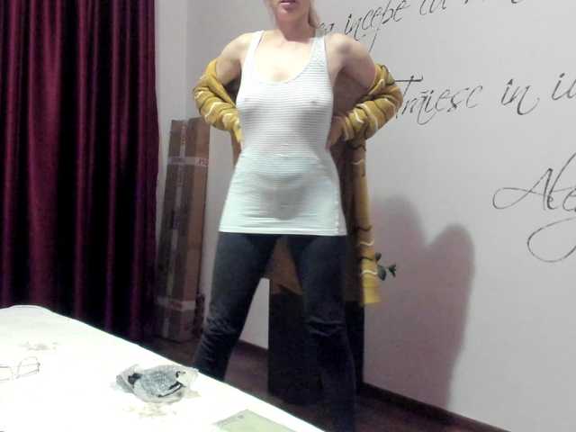 AngelNicolle's BongaCams show and profile