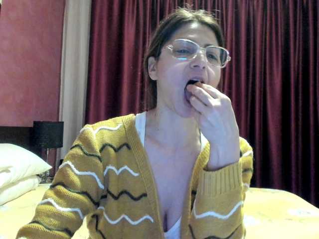 AngelNicolle's BongaCams show and profile