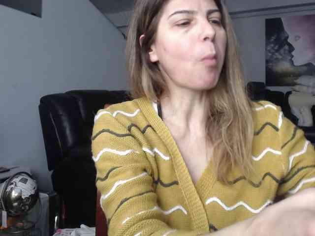 AngelNicolle AngelNicolle