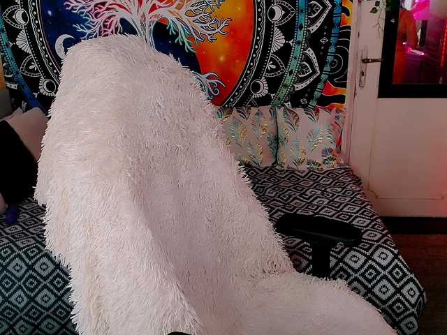 Indica's BongaCams show and profile