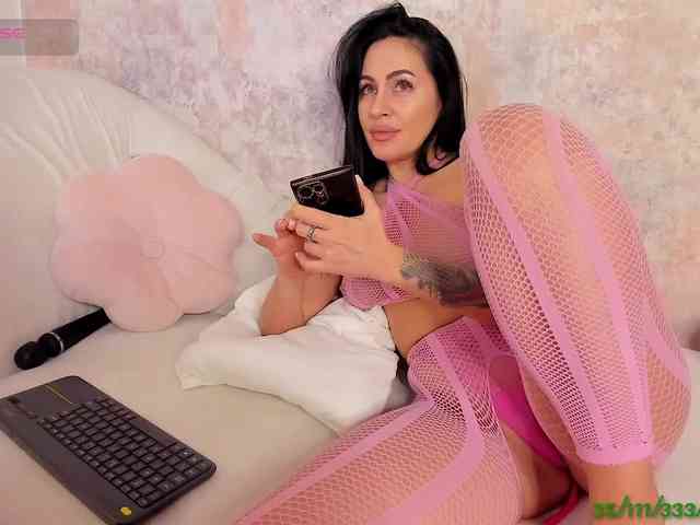 HOTbrunette69 HOTbrunette69