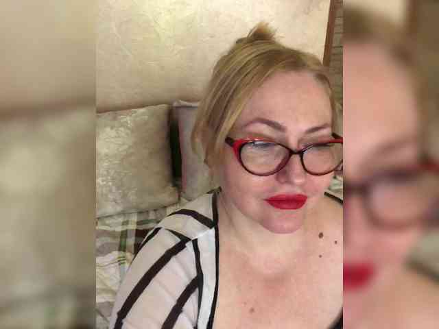 luxuriousGoddess webcam