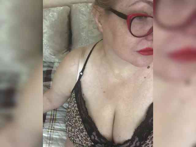 luxuriousGoddess webcam