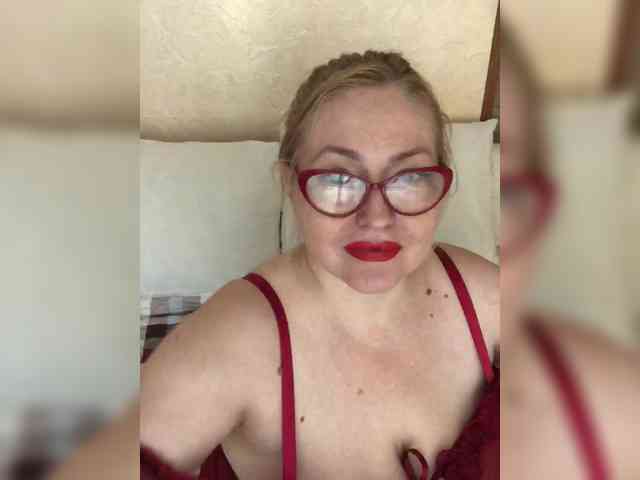 luxuriousGoddess webcam