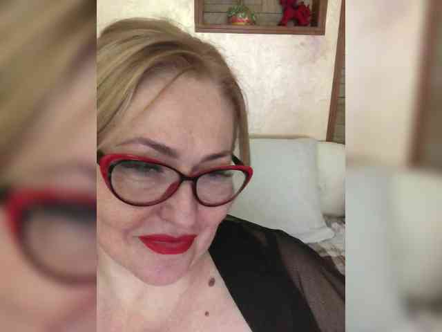 luxuriousGoddess webcam