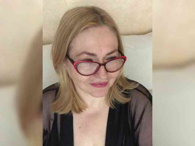 luxuriousGoddess webcam