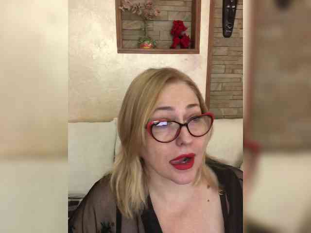 luxuriousGoddess webcam