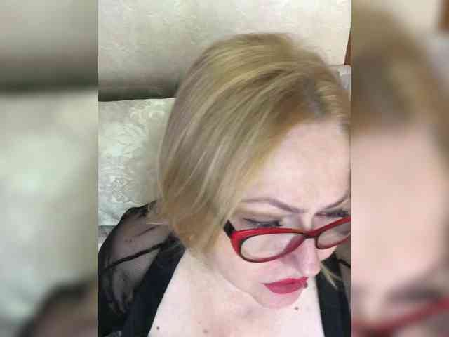 luxuriousGoddess webcam