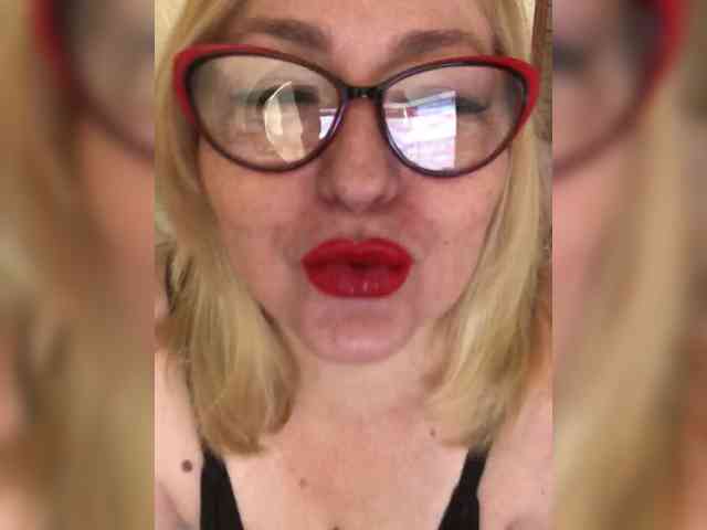 luxuriousGoddess webcam